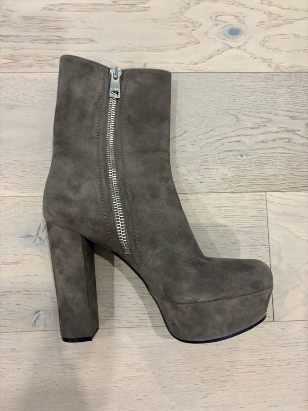 NWOT GUCCI Suede Side-Zip Ankle Boots - 353710 - Size 39